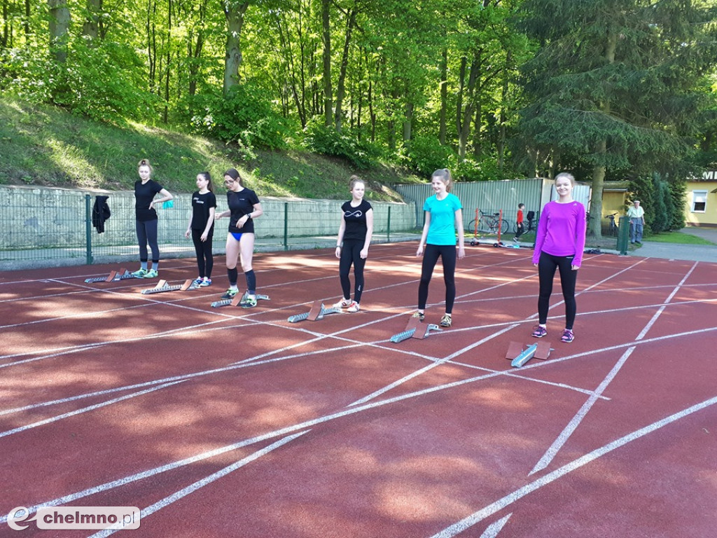 Uczniowie z Czwórki podczas Czwartku Lekkoatletycznego