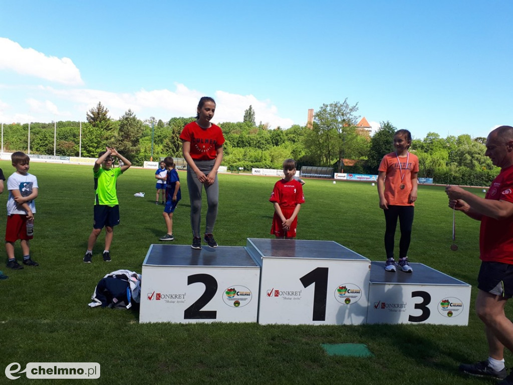 Uczniowie z Czwórki podczas Czwartku Lekkoatletycznego