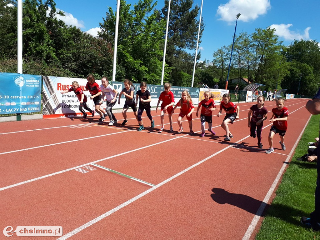 Uczniowie z Czwórki podczas Czwartku Lekkoatletycznego