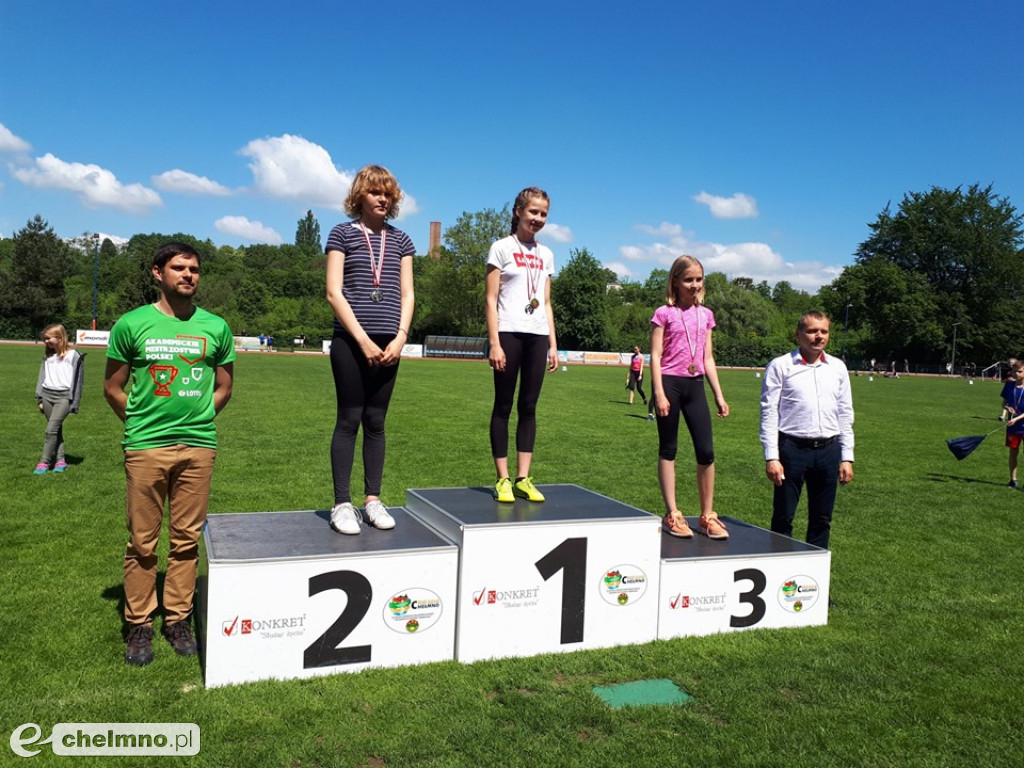 Uczniowie z Czwórki podczas Czwartku Lekkoatletycznego