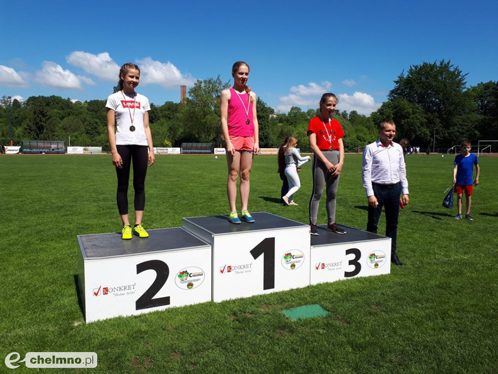 Uczniowie z Czwórki podczas Czwartku Lekkoatletycznego
