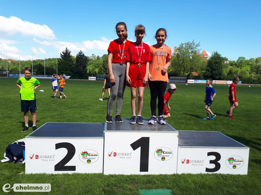 Uczniowie z Czwórki podczas Czwartku Lekkoatletycznego