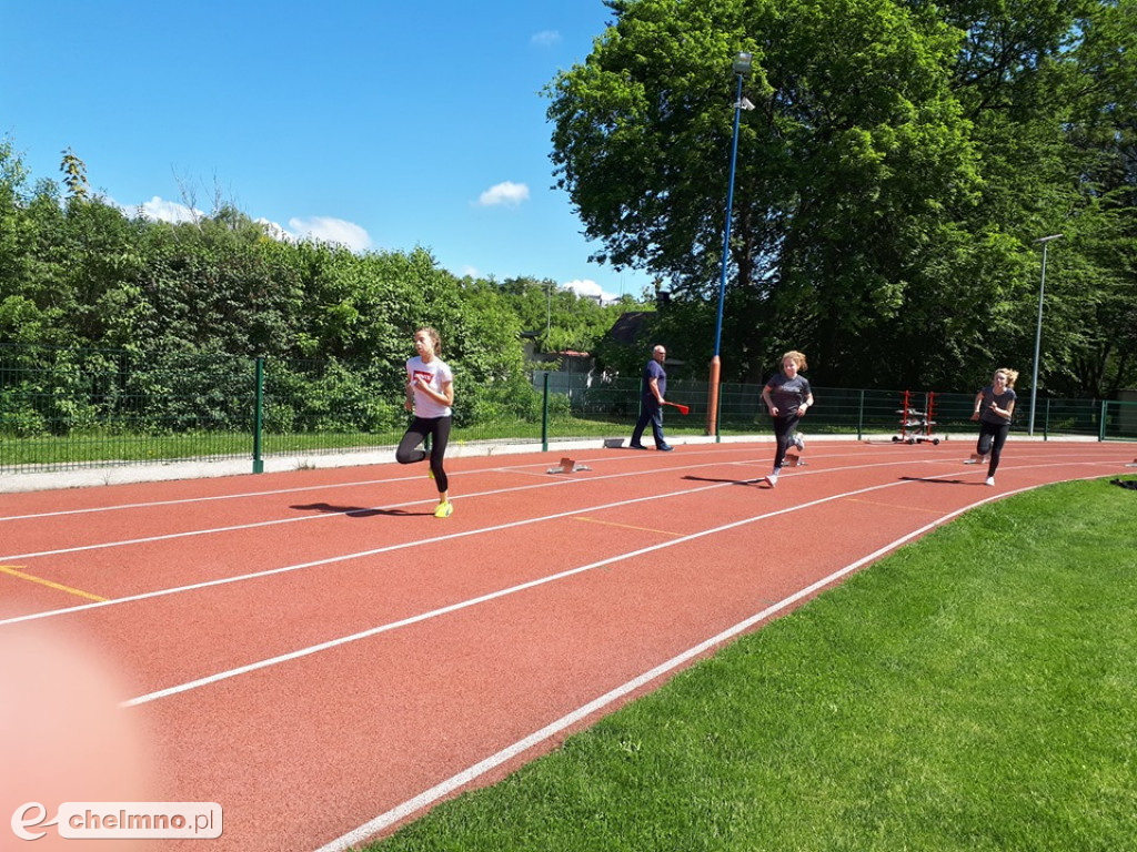 Uczniowie z Czwórki podczas Czwartku Lekkoatletycznego