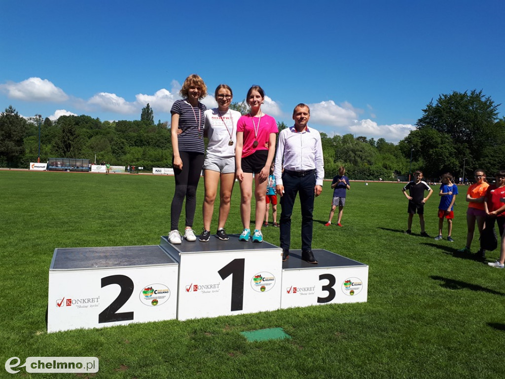 Uczniowie z Czwórki podczas Czwartku Lekkoatletycznego
