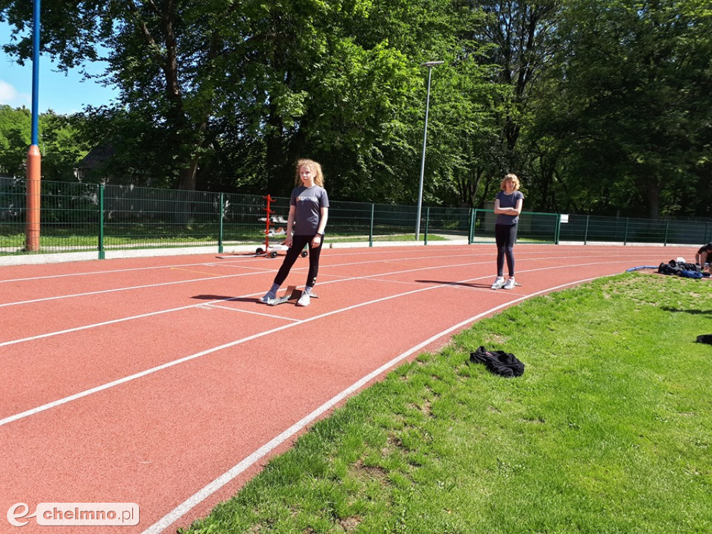Uczniowie z Czwórki podczas Czwartku Lekkoatletycznego