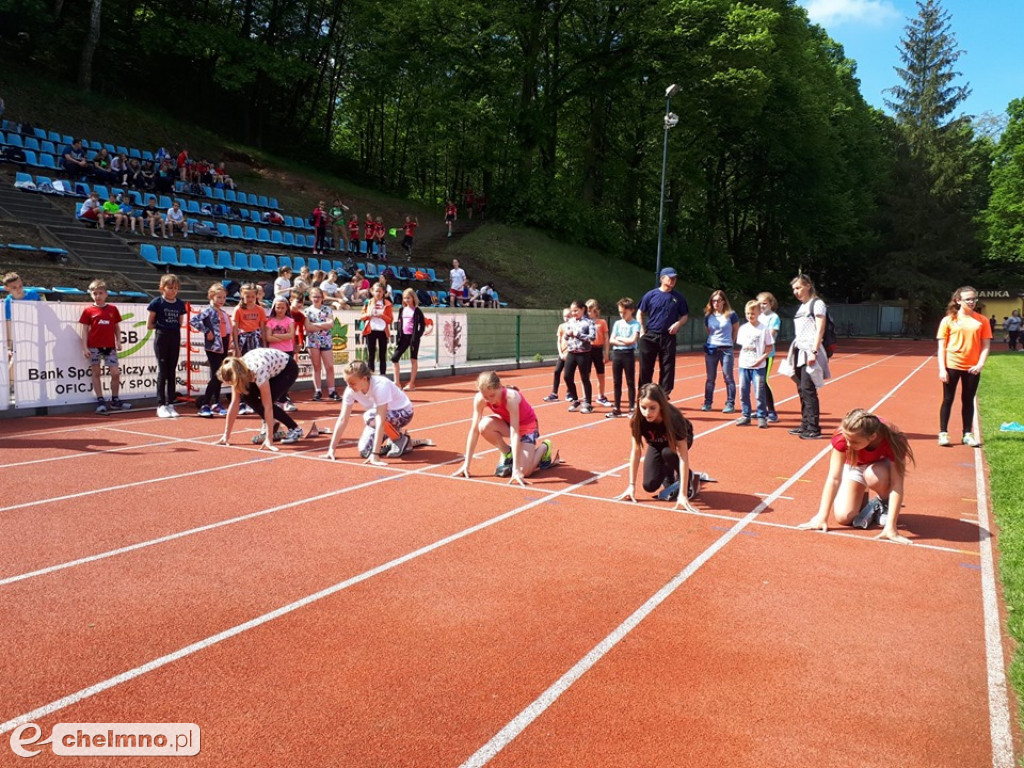 Uczniowie z Czwórki podczas Czwartku Lekkoatletycznego