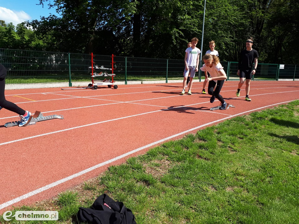 Uczniowie z Czwórki podczas Czwartku Lekkoatletycznego