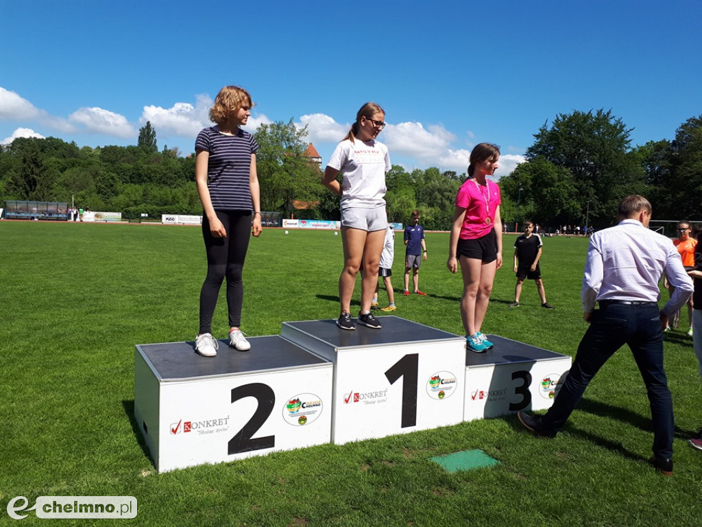 Uczniowie z Czwórki podczas Czwartku Lekkoatletycznego