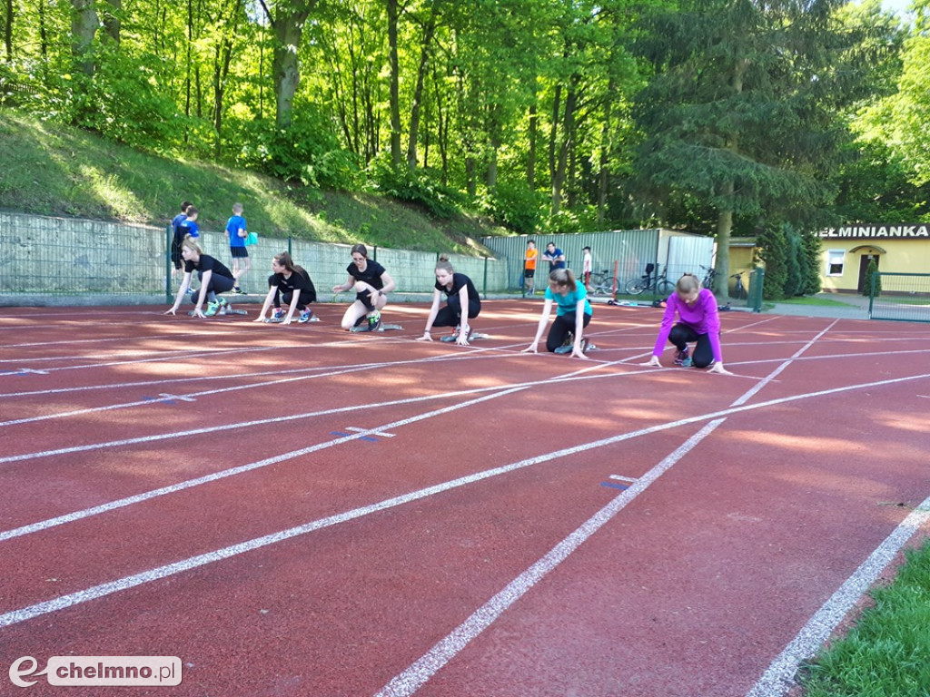 Uczniowie z Czwórki podczas Czwartku Lekkoatletycznego