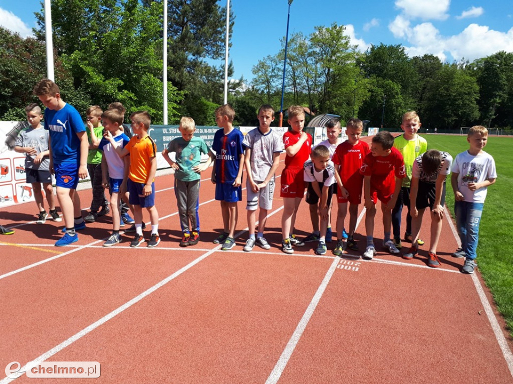 Uczniowie z Czwórki podczas Czwartku Lekkoatletycznego