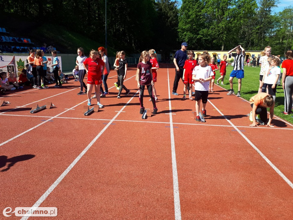 Uczniowie z Czwórki podczas Czwartku Lekkoatletycznego