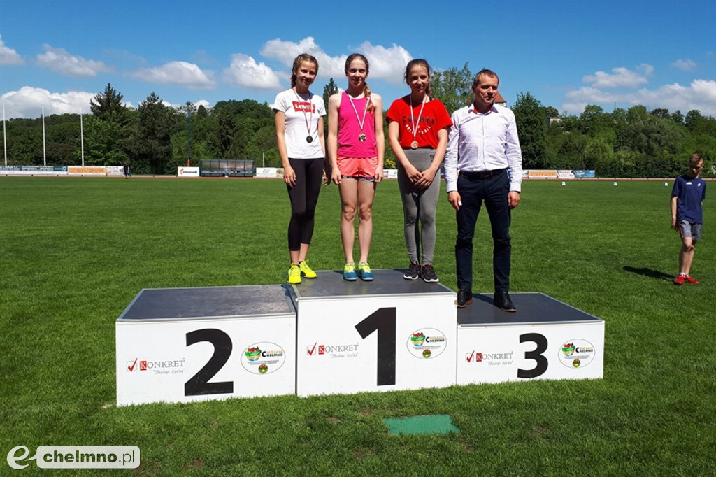 Uczniowie z Czwórki podczas Czwartku Lekkoatletycznego