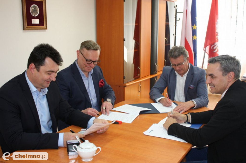 Umowa na przebudowę drogi Starogród: Kijewo Królewskie