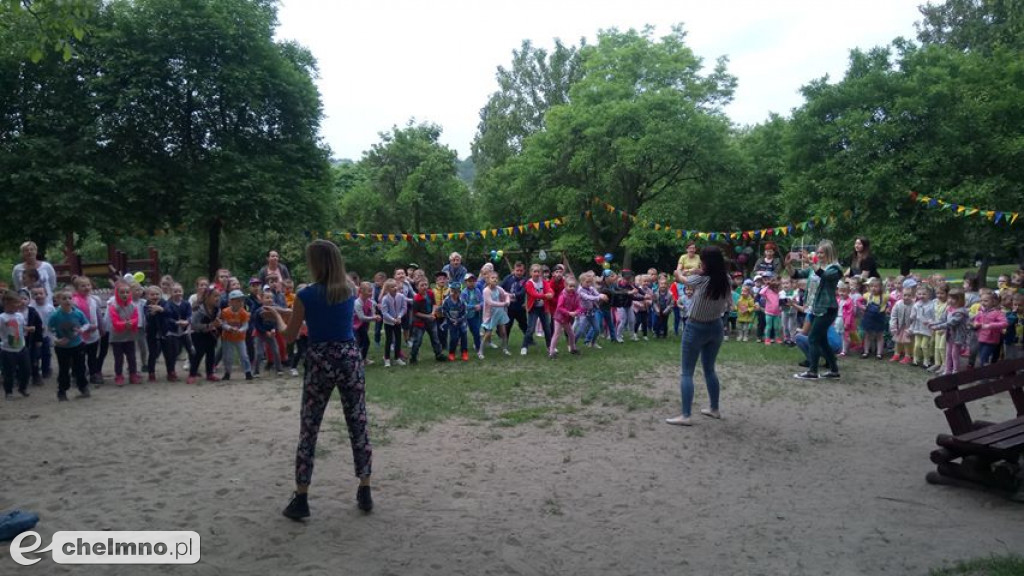 Tęczowy Zakątek świętował w przystrojonym ogrodzie