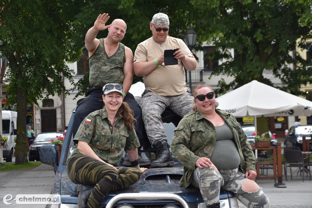 Militarne pojazdy prezetowały się na Rynku