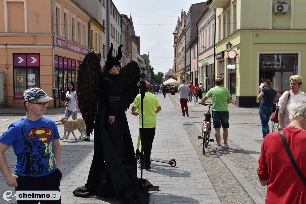 Niełatwo być żywym posągiem. Im się to świetnie udało...