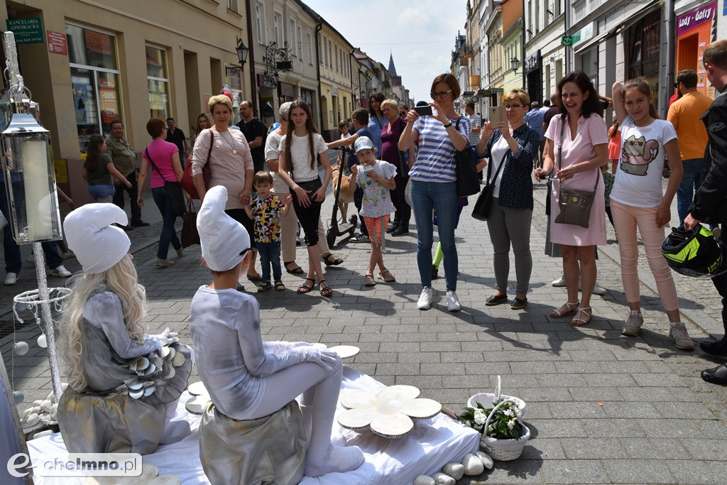 Niełatwo być żywym posągiem. Im się to świetnie udało...