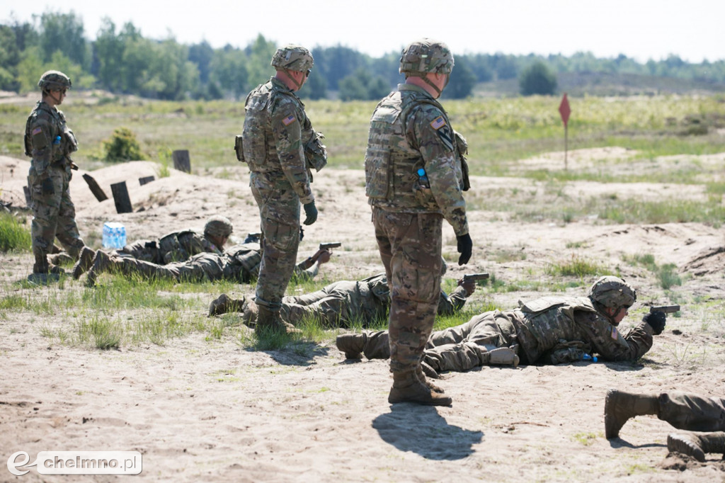 Marszałek i przewodniczący sejmiku z wizytą w Camp Destroyer