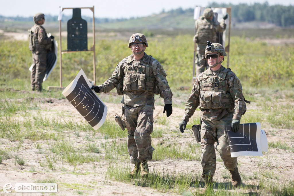Marszałek i przewodniczący sejmiku z wizytą w Camp Destroyer