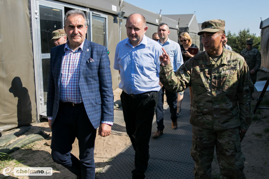 Marszałek i przewodniczący sejmiku z wizytą w Camp Destroyer