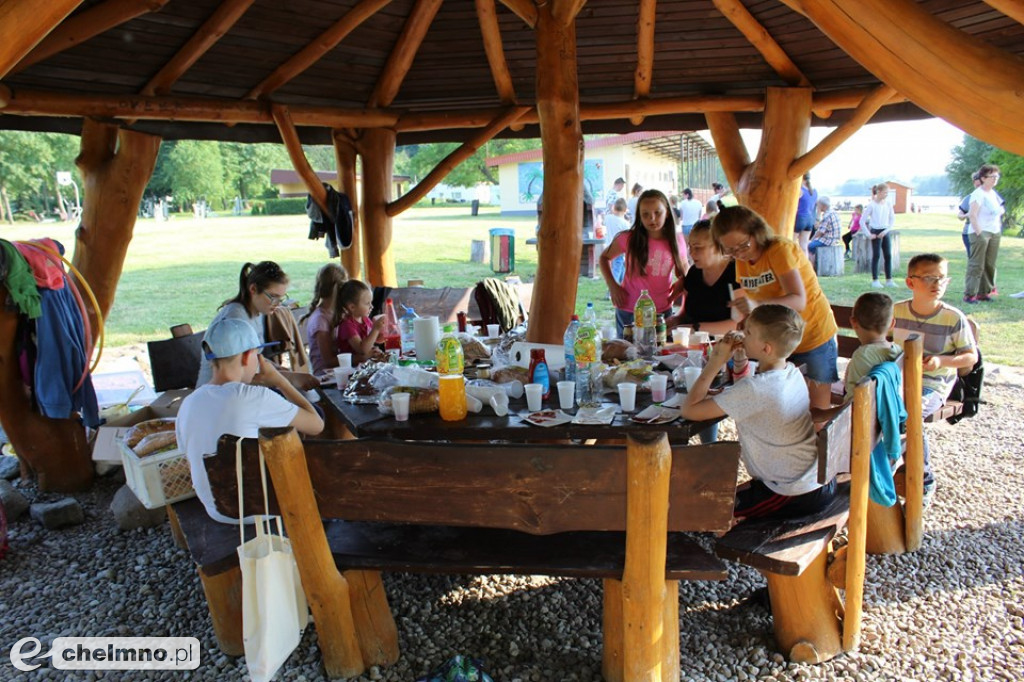 Pogoda sprzyjała, więc urządzili piknik