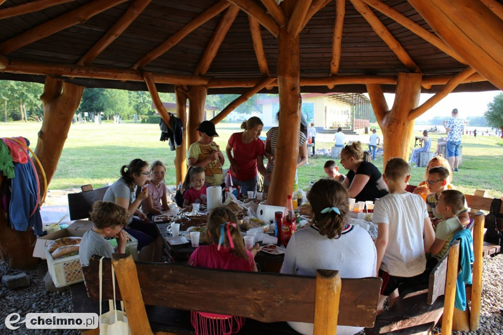 Pogoda sprzyjała, więc urządzili piknik