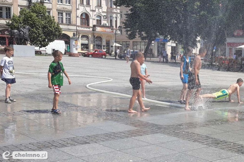 Na Rynku pojawiła się kurtyna wodna. Ufff...nareszcie!