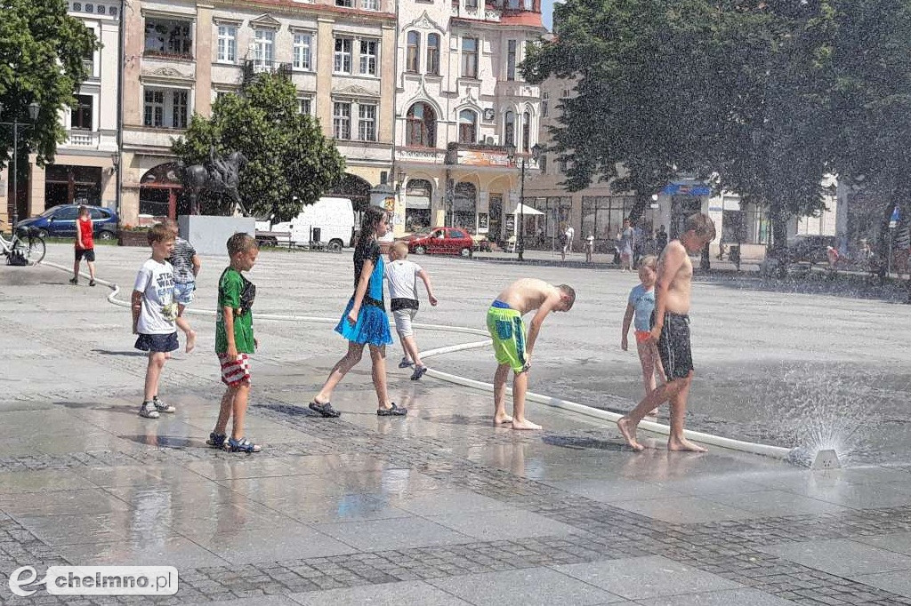 Na Rynku pojawiła się kurtyna wodna. Ufff...nareszcie!