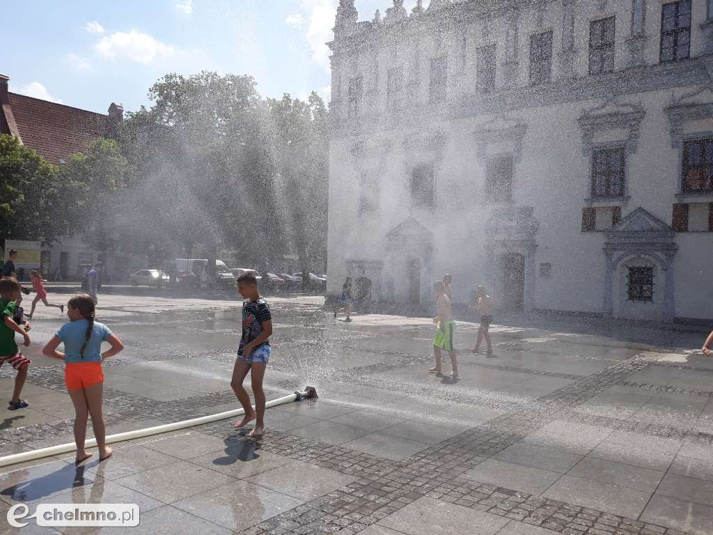 Na Rynku pojawiła się kurtyna wodna. Ufff...nareszcie!