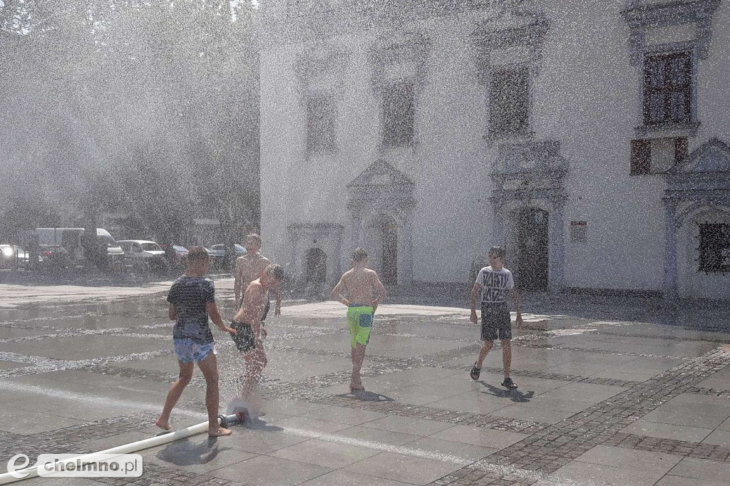 Na Rynku pojawiła się kurtyna wodna. Ufff...nareszcie!