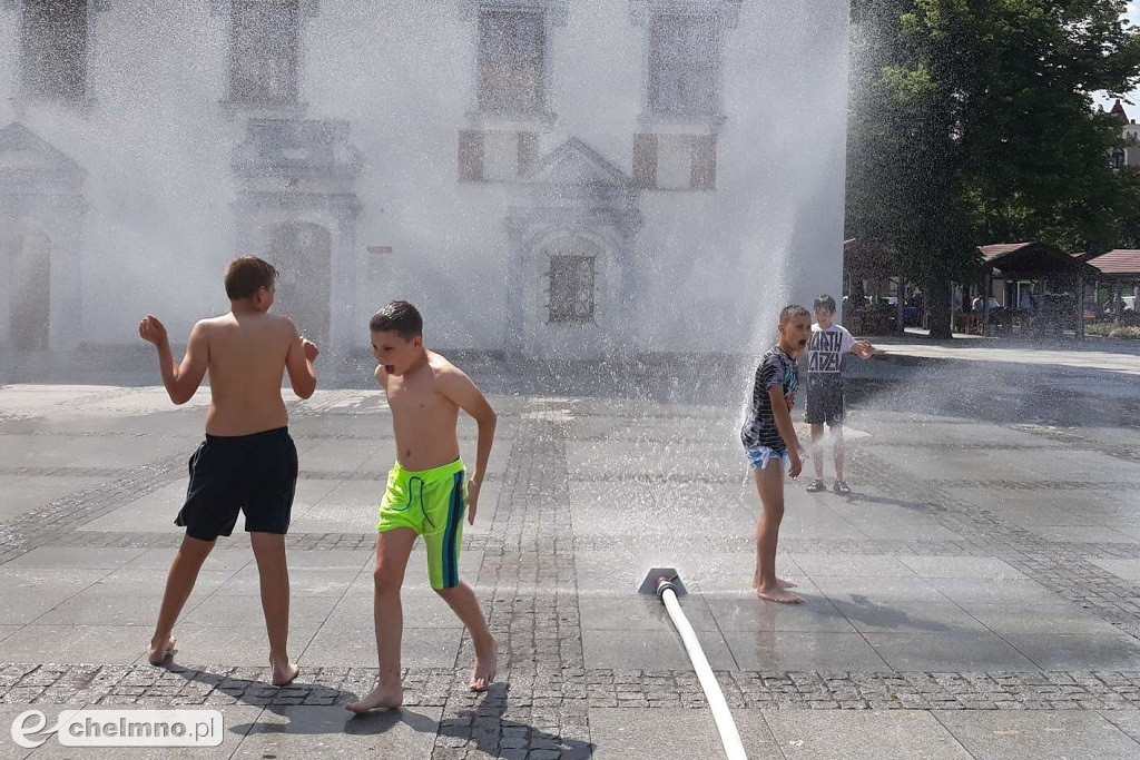 Na Rynku pojawiła się kurtyna wodna. Ufff...nareszcie!
