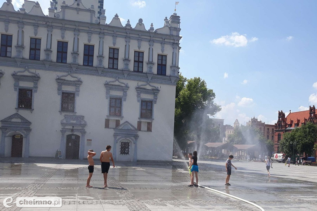 Na Rynku pojawiła się kurtyna wodna. Ufff...nareszcie!