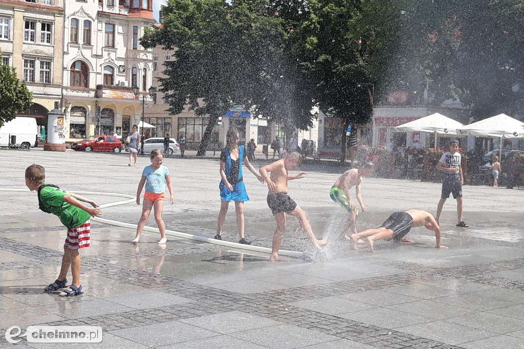 Na Rynku pojawiła się kurtyna wodna. Ufff...nareszcie!