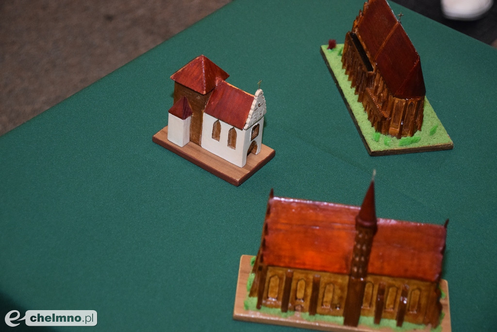 Tomasz Małecki i jego wystawa miniatur archtektonicznych