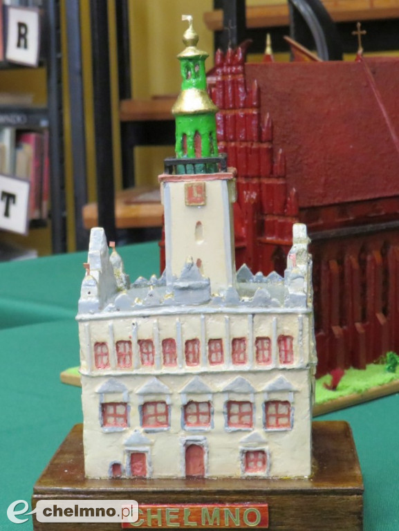 Tomasz Małecki i jego wystawa miniatur archtektonicznych