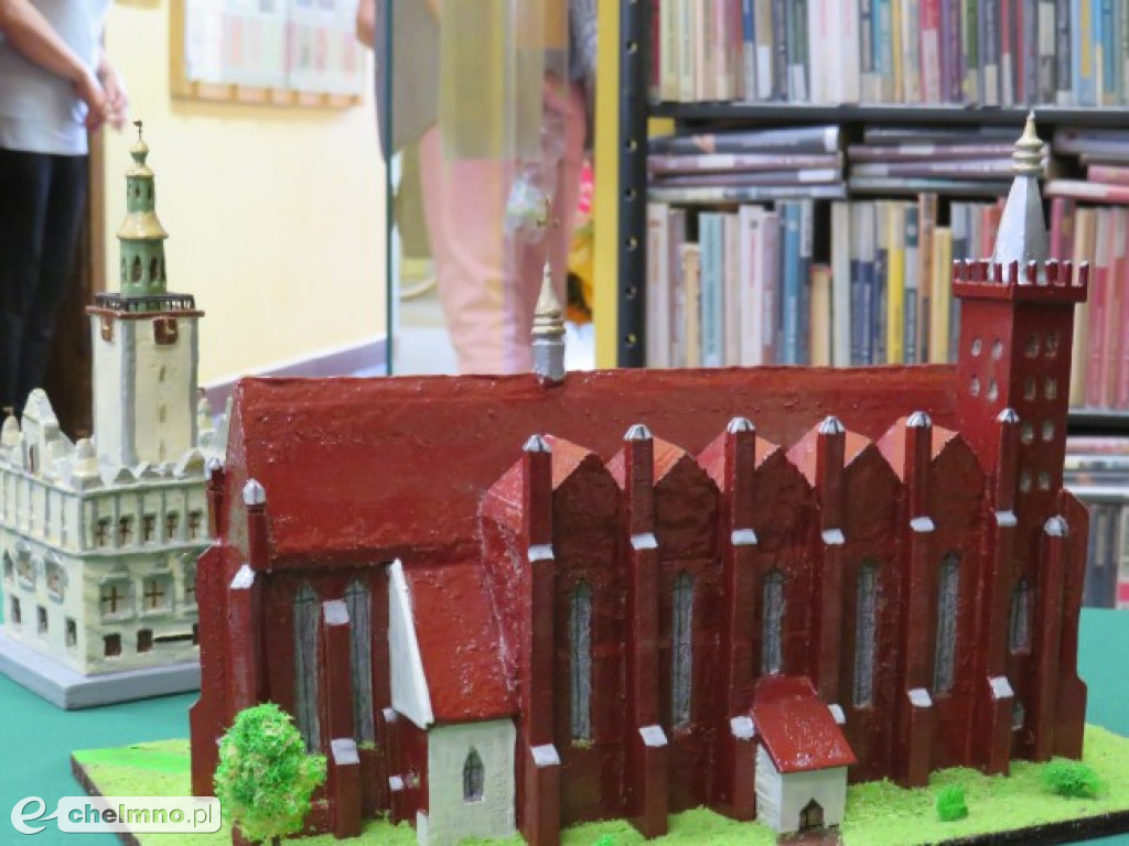 Tomasz Małecki i jego wystawa miniatur archtektonicznych
