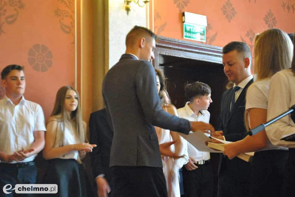 Z uśmiechem i satysfakcją pożegnali kolejny rok szkolny