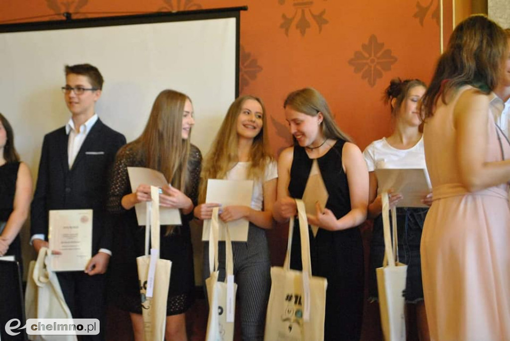 Z uśmiechem i satysfakcją pożegnali kolejny rok szkolny