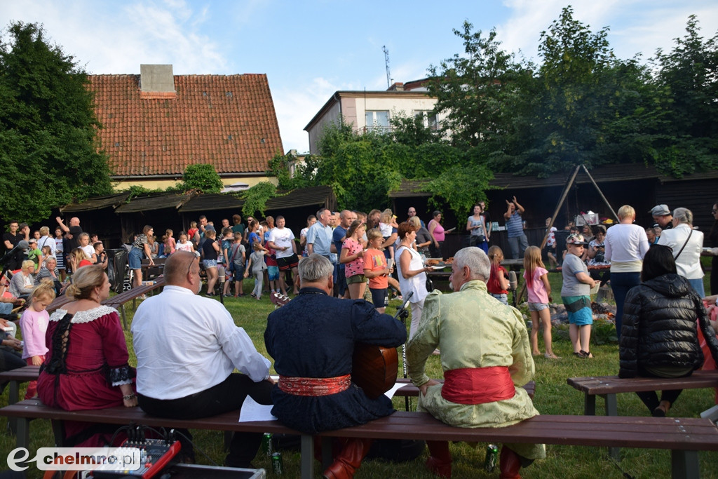  Pośpiewali i pojedli na kolacji z Rycerzami