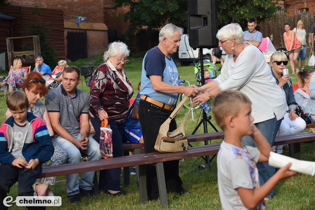 Pośpiewali i pojedli na kolacji z Rycerzami