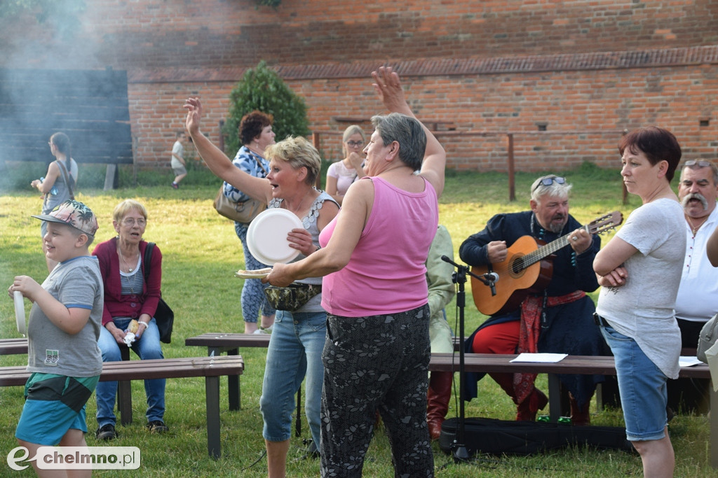  Pośpiewali i pojedli na kolacji z Rycerzami