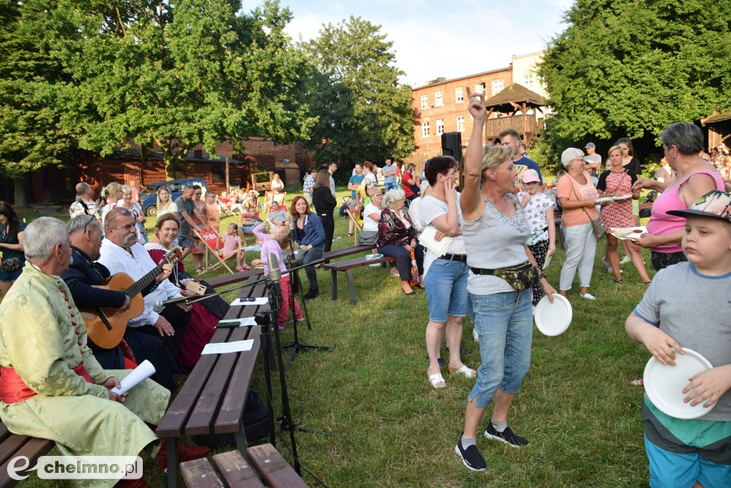 Pośpiewali i pojedli na kolacji z Rycerzami