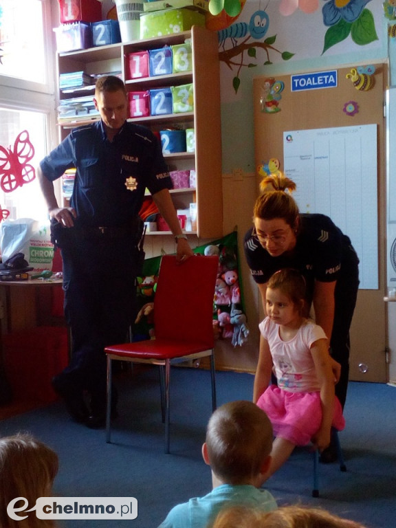 Policjanci z wizytą u przedszkolaków z Calineczki