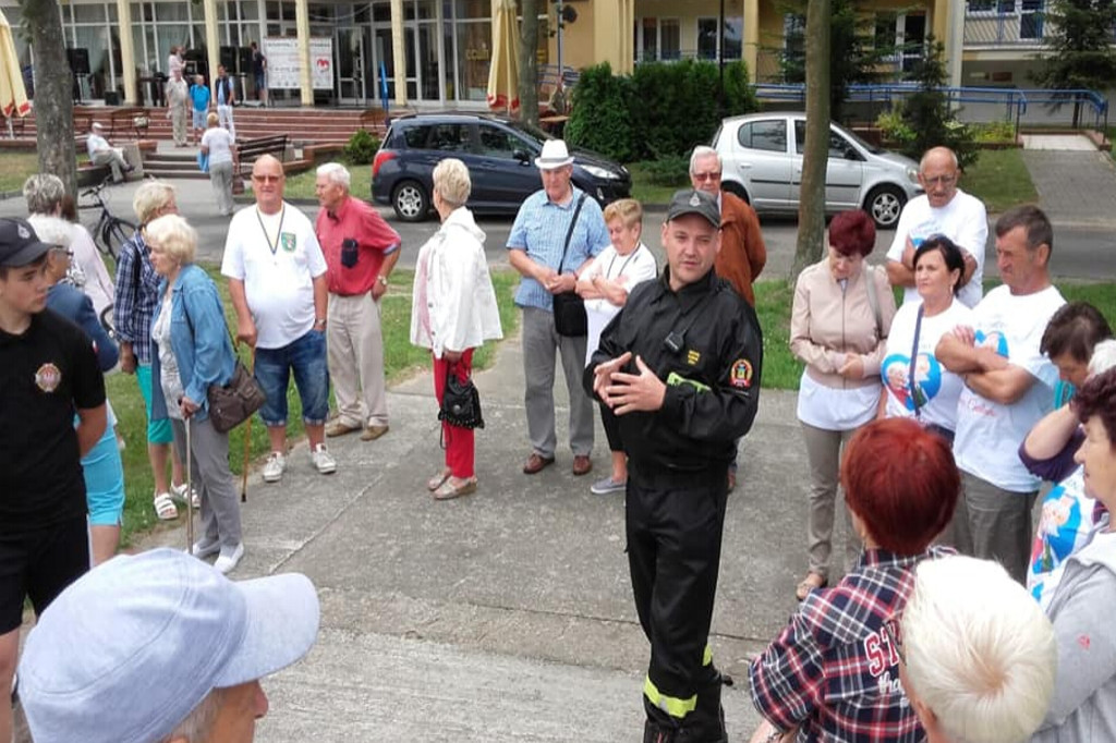 Seniorzy aktywnie spędzali czas i uczyli się pierwszej pomocy