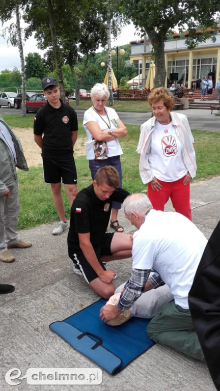 Seniorzy aktywnie spędzali czas i uczyli się pierwszej pomocy