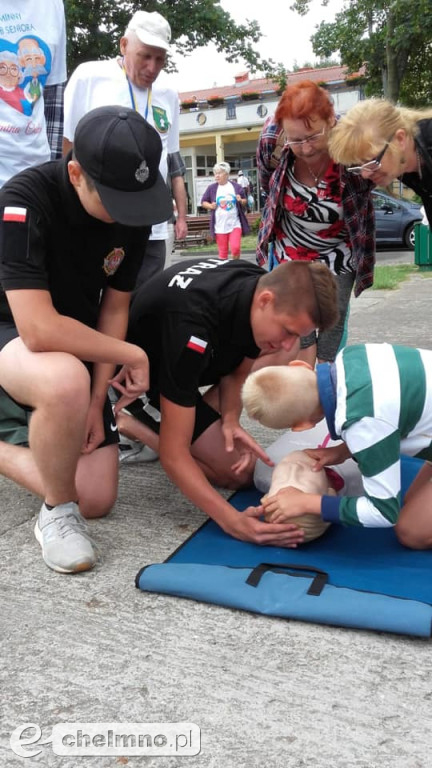 Seniorzy aktywnie spędzali czas i uczyli się pierwszej pomocy
