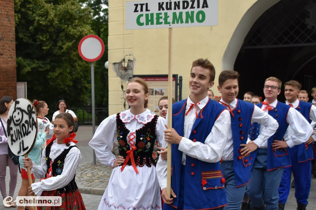 Barwny korowód i powitanie uczestników Jarmarku Jaszczurczego