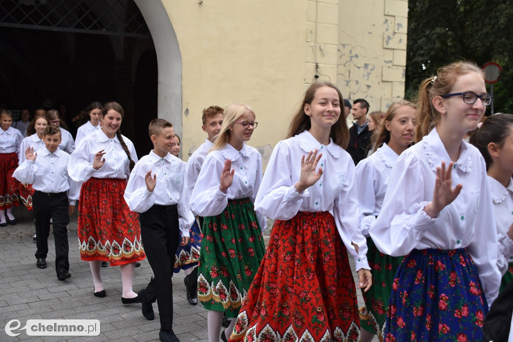 Barwny korowód i powitanie uczestników Jarmarku Jaszczurczego