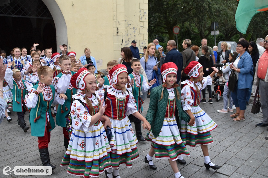 Barwny korowód i powitanie uczestników Jarmarku Jaszczurczego