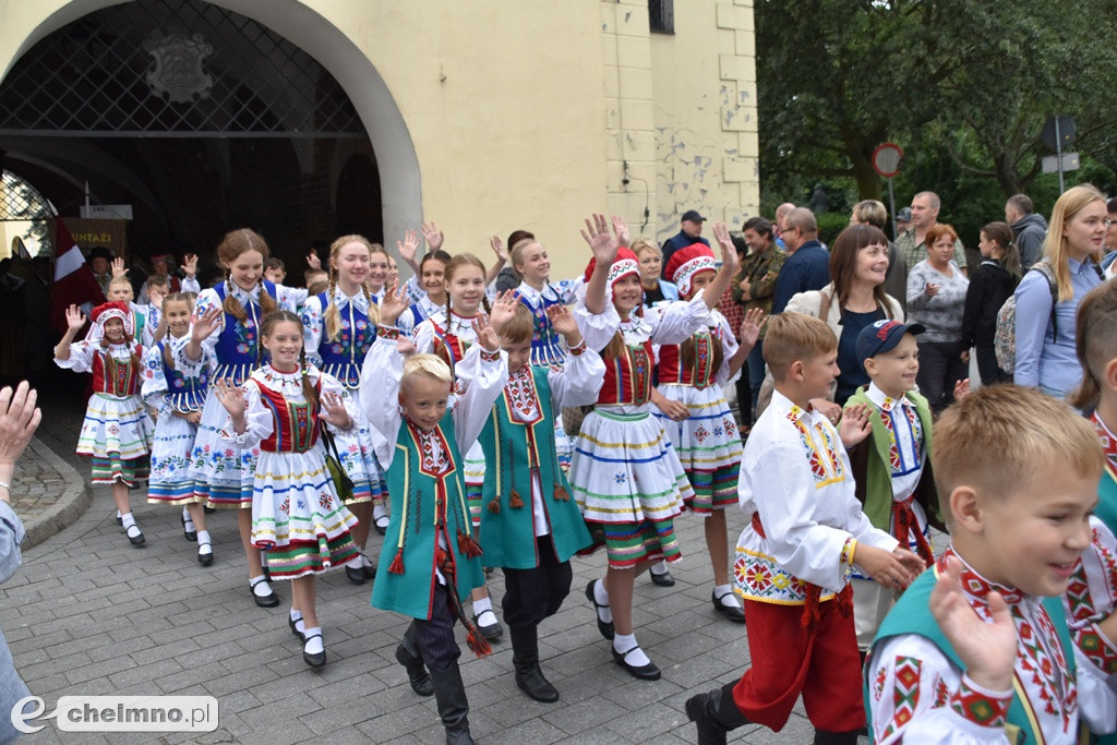 Barwny korowód i powitanie uczestników Jarmarku Jaszczurczego